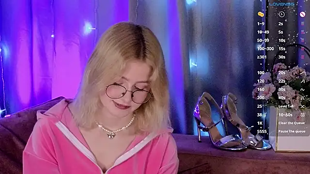 Snapshot of jenny_bunny_ chatting on January 9, 4:30 am jenny bunny  online show from January 9, 4:30 am