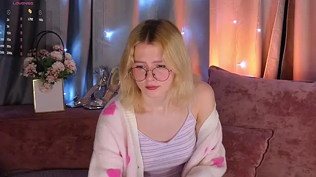 Snapshot of jenny_bunny_ chatting on February 17, 1:25 am jenny bunny  online show from February 17, 1:25 am