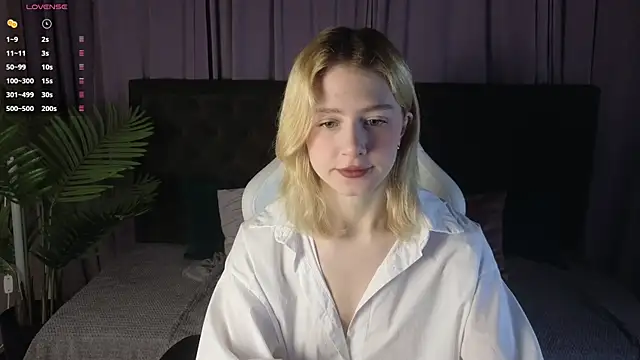 Snapshot of jenny_bunny_ chatting on March 6, 1:27 am jenny bunny  online show from March 6, 1:27 am