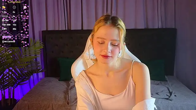 Snapshot of jenny_bunny_ chatting on March 7, 5:18 am jenny bunny  online show from March 7, 5:18 am