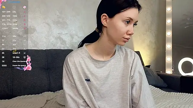 Snapshot of emilia_walton chatting on January 9, 1:35 pm emilia walton online show from January 9, 1:35 pm
