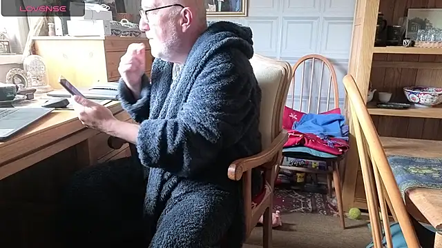 Snapshot of Adamdaddybear chatting on September 19, 7:21 am Adamdaddybear online show from September 19, 7:21 am