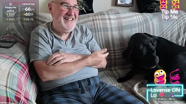 Snapshot of Adamdaddybear chatting on September 21, 7:43 am Adamdaddybear online show from September 21, 7:43 am