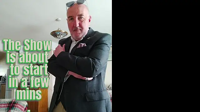 Snapshot of Adamdaddybear chatting on October 1, 7:47 am Adamdaddybear online show from October 1, 7:47 am