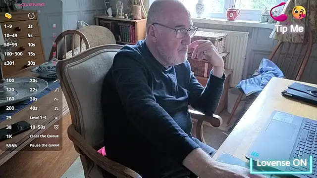 Snapshot of Adamdaddybear chatting on November 13, 3:00 pm Adamdaddybear online show from November 13, 3:00 pm