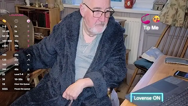 Snapshot of Adamdaddybear chatting on November 19, 7:30 am Adamdaddybear online show from November 19, 7:30 am