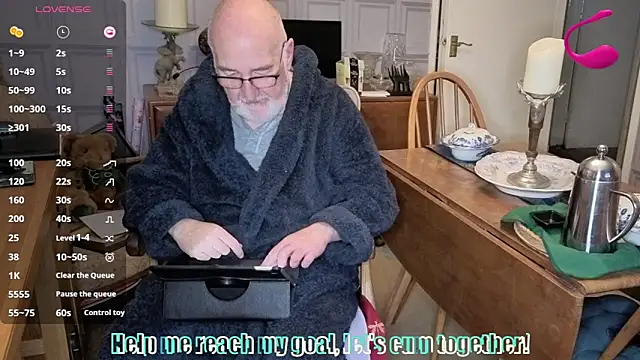 Snapshot of Adamdaddybear chatting on January 6, 8:07 am Adamdaddybear online show from January 6, 8:07 am