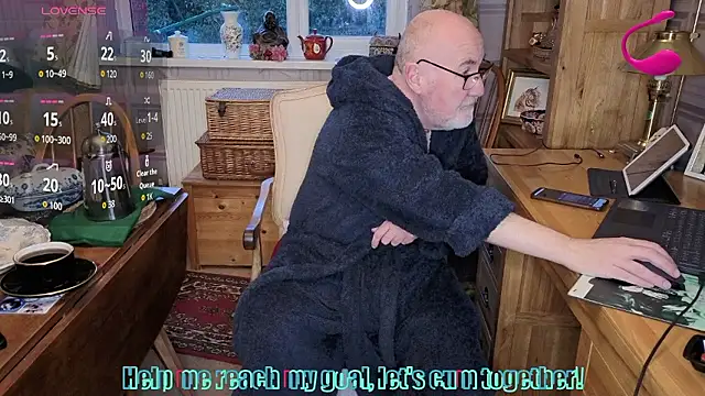 Snapshot of Adamdaddybear chatting on January 9, 8:17 am Adamdaddybear online show from January 9, 8:17 am