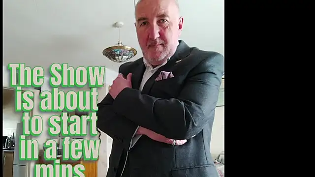 Snapshot of Adamdaddybear chatting on February 2, 8:13 am Adamdaddybear online show from February 2, 8:13 am