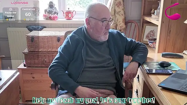 Snapshot of Adamdaddybear chatting on February 12, 2:34 pm Adamdaddybear online show from February 12, 2:34 pm