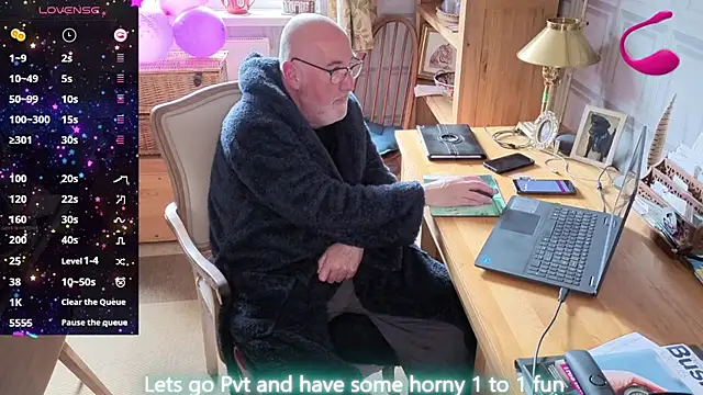 Adamdaddybear online show from June 17, 7:44 am