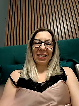 Snapshot of SukyGirl chatting on December 27, 12:34 pm SukyGirl online show from December 27, 12:34 pm