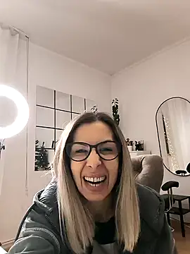 Snapshot of SukyGirl chatting on December 28, 3:26 pm SukyGirl online show from December 28, 3:26 pm