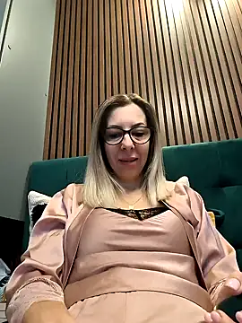 Snapshot of SukyGirl chatting on December 30, 7:59 am SukyGirl online show from December 30, 7:59 am