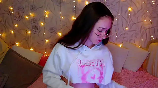 fluffy kitty  online show from October 17, 3:25 pm