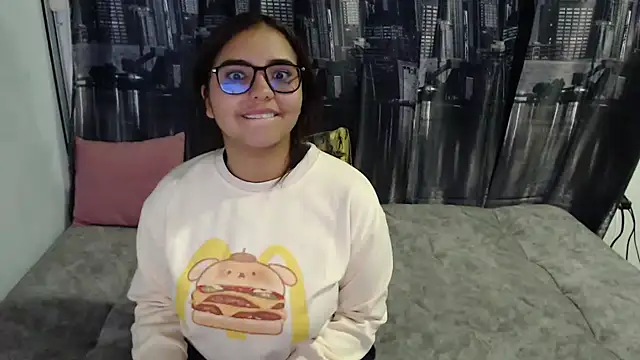 Snapshot of Miapeyton chatting on February 13, 10:33 pm Miapeyton online show from February 13, 10:33 pm