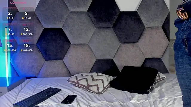 Latrellx7 online show from March 28, 3:39 am