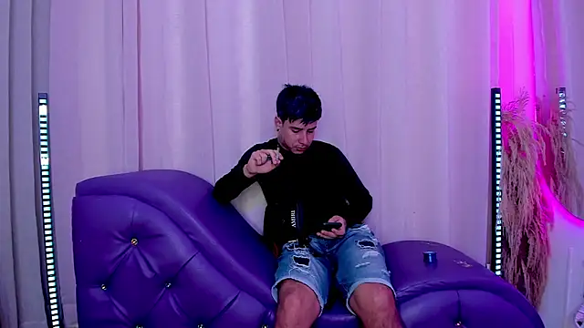 Yourslust  online show from February 15, 12:47 pm