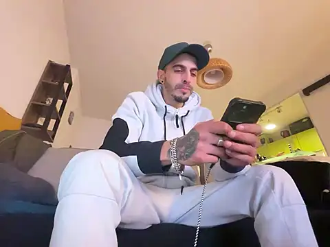 Rebeu313 online show from December 26, 8:00 pm