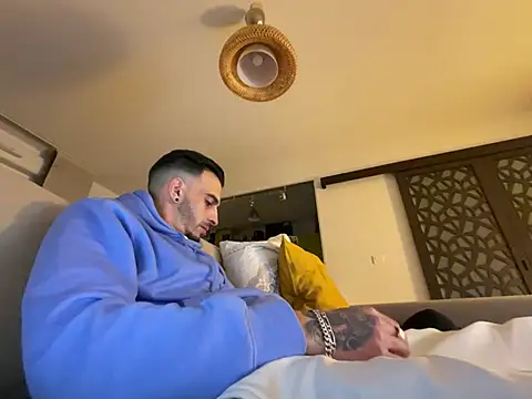 Rebeu313 online show from February 26, 4:25 am