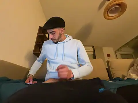 Rebeu313 online show from March 4, 12:18 am