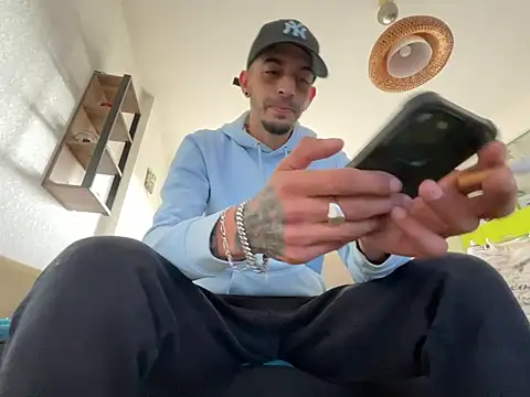 Rebeu313 online show from March 12, 1:40 pm