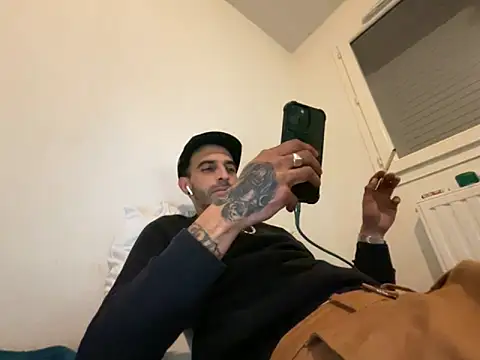 Rebeu313 online show from October 13, 9:37 pm