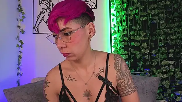 MiaMorgan  online show from February 22, 3:10 pm