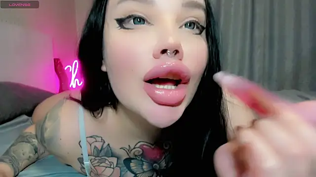 Aira vi online show from May 18, 3:18 pm
