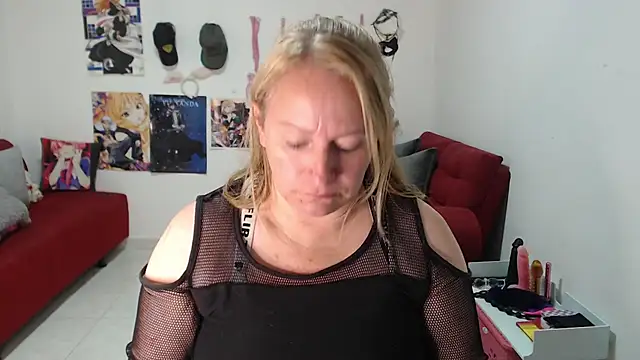 Snapshot of emperabigbootybigass chatting on September 24, 12:19 pm emperabigbootybigass online show from September 24, 12:19 pm