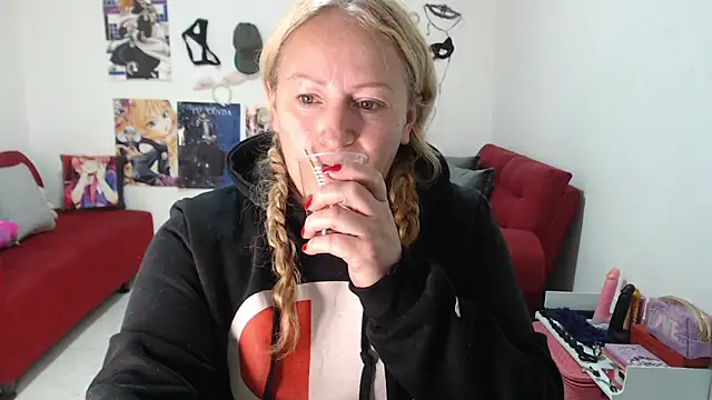 Snapshot of emperabigbootybigass chatting on October 6, 12:24 pm emperabigbootybigass online show from October 6, 12:24 pm