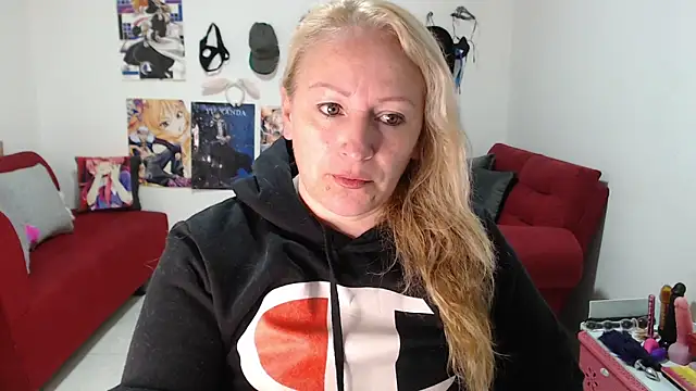 Snapshot of emperabigbootybigass chatting on October 16, 12:28 pm emperabigbootybigass online show from October 16, 12:28 pm