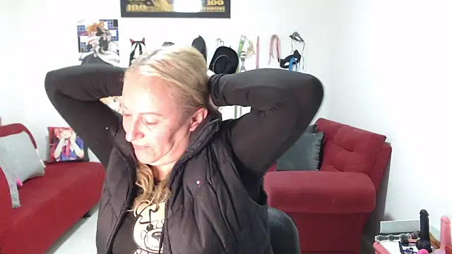 Snapshot of emperabigbootybigass chatting on October 20, 12:16 pm emperabigbootybigass online show from October 20, 12:16 pm