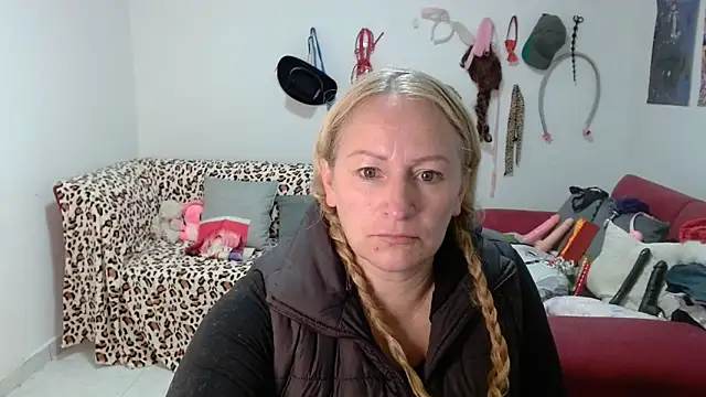 emperabigbootybigass online show from March 18, 12:41 pm