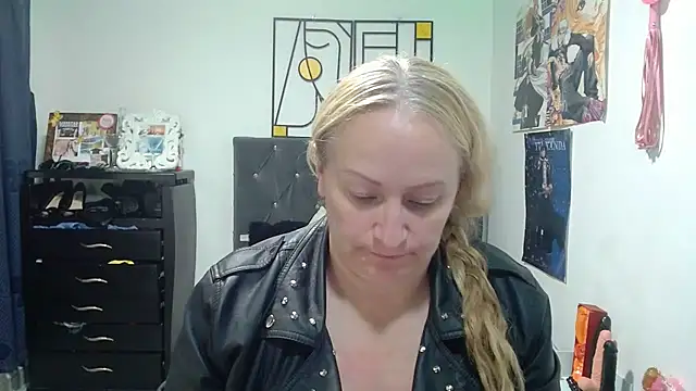 emperabigbootybigass online show from April 28, 12:21 pm