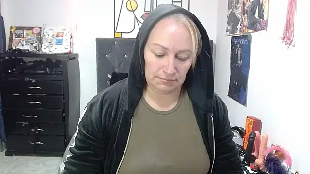 emperabigbootybigass online show from May 5, 12:13 pm
