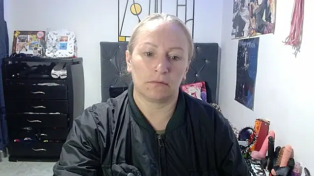 emperabigbootybigass online show from May 6, 12:32 pm