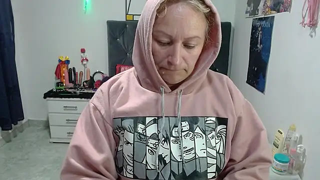 emperabigbootybigass online show from May 13, 12:24 pm