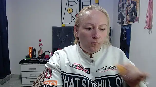 emperabigbootybigass online show from May 20, 12:22 pm