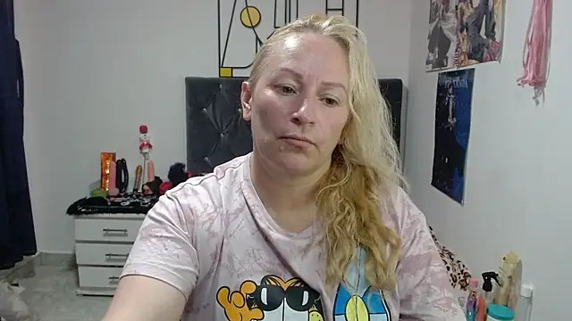 emperabigbootybigass online show from May 21, 6:04 pm