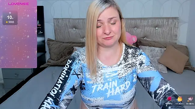 AnnaXCherri online show from February 7, 8:44 am