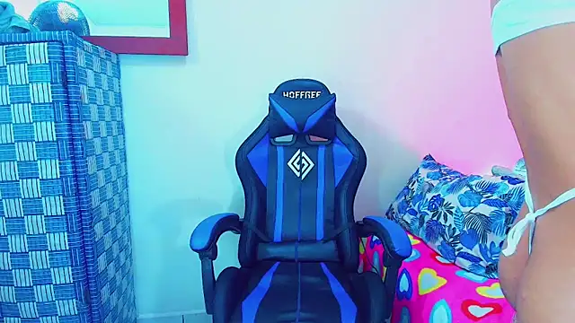 Snapshot of aidaathh chatting on October 23, 3:28 am aidaathh online show from October 23, 3:28 am