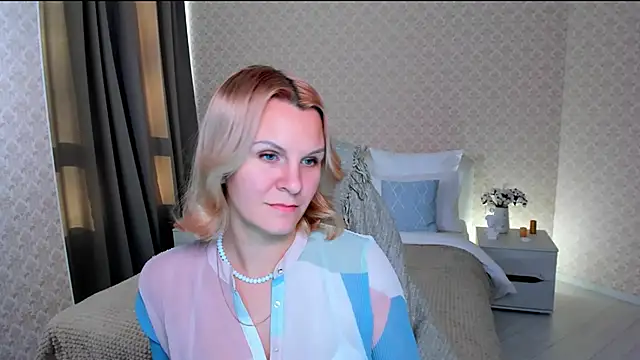 Louisa Bay online show from December 13, 11:34 am