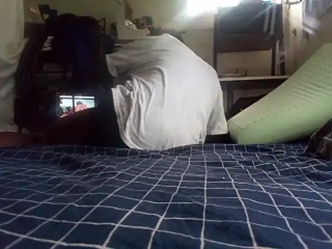 Snapshot of DevinToore chatting on February 23, 7:22 pm DevinToore online show from February 23, 7:22 pm