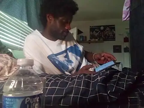 Snapshot of DevinToore chatting on February 25, 7:56 pm DevinToore online show from February 25, 7:56 pm