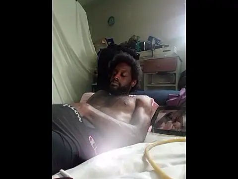 Snapshot of DevinToore chatting on April 1, 7:33 pm DevinToore online show from April 1, 7:33 pm