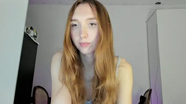 LisaIcon online show from October 4, 9:35 pm