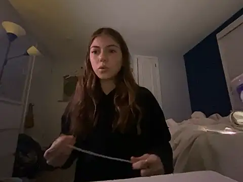 Snapshot of emilycoco chatting on December 13, 7:25 am emilycoco online show from December 13, 7:25 am