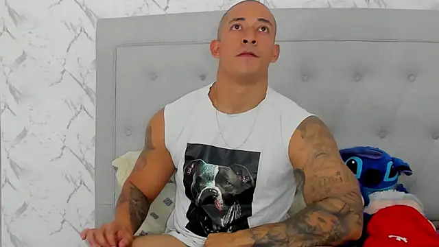 Snapshot of luigiferrara chatting on October 18, 6:52 pm luigiferrara online show from October 18, 6:52 pm