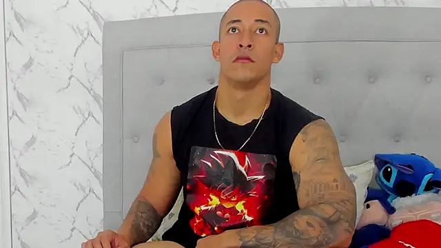 Snapshot of luigiferrara chatting on October 19, 4:40 pm luigiferrara online show from October 19, 4:40 pm